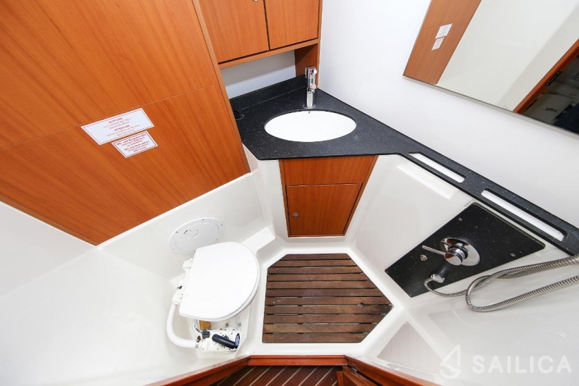 Bavaria 45 Cruiser - Yacht Charter Sailica