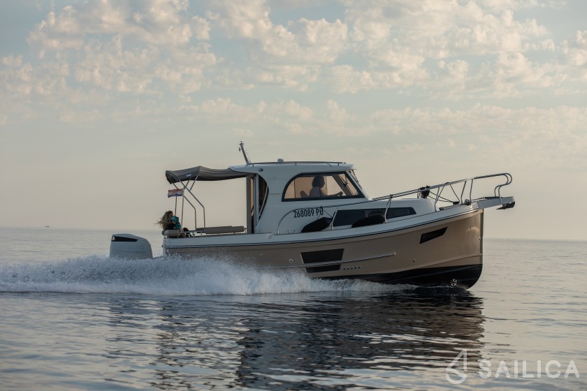 Leidi 800  - Yacht Charter Sailica
