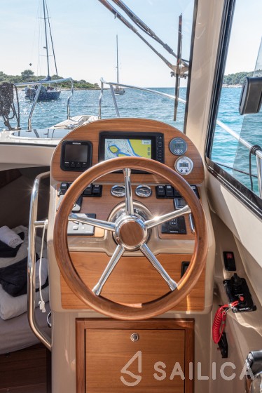 Leidi 800  - Yacht Charter Sailica