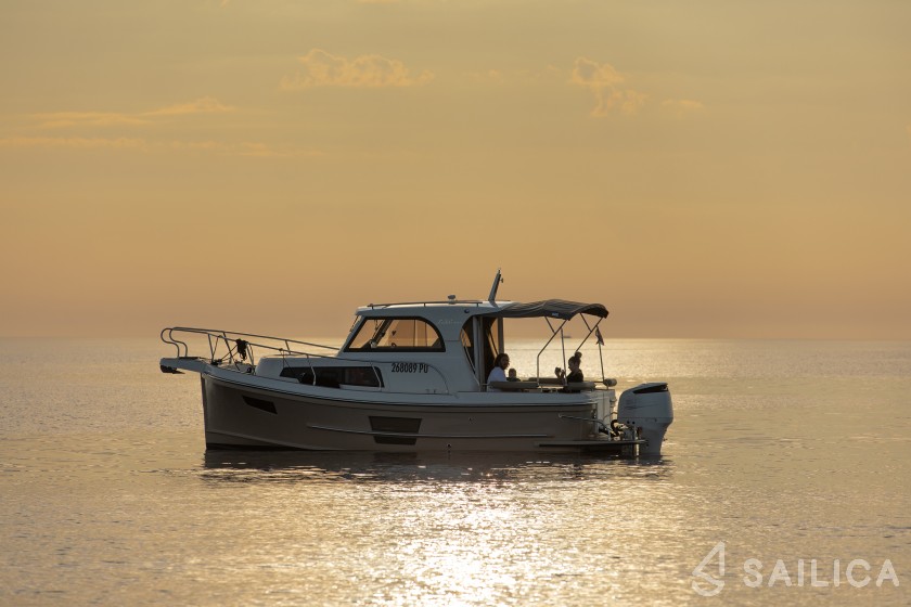 Leidi 800  - Yacht Charter Sailica