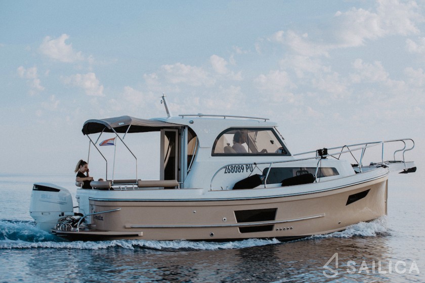 Leidi 800  - Yacht Charter Sailica
