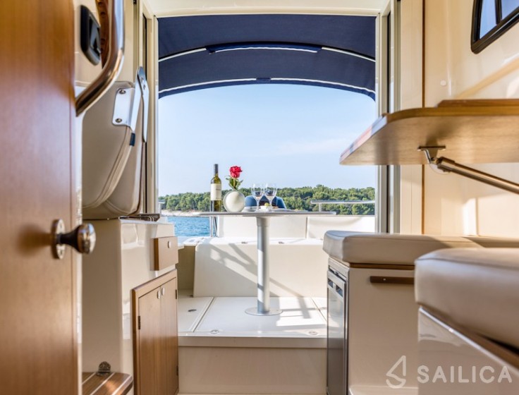 Leidi 800  - Yacht Charter Sailica