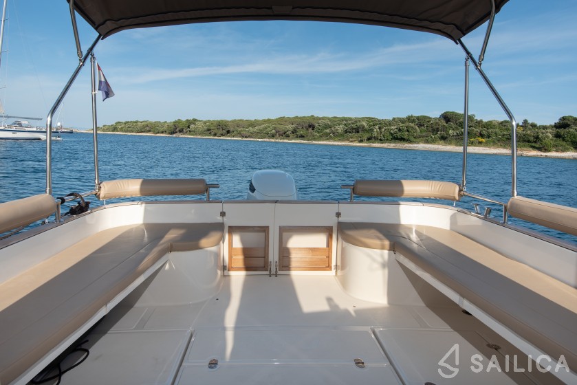 Leidi 800  - Yacht Charter Sailica
