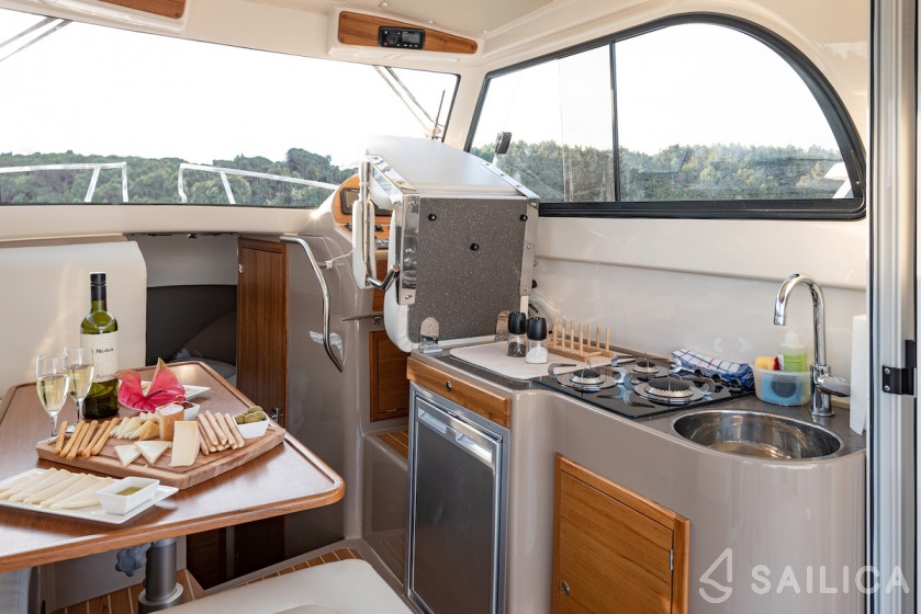 Leidi 800  - Yacht Charter Sailica