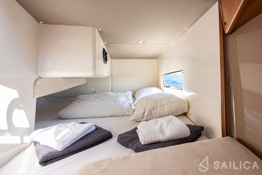 Leidi 800  - Yacht Charter Sailica