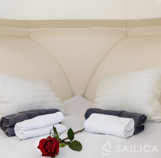 Leidi 800  - Yacht Charter Sailica