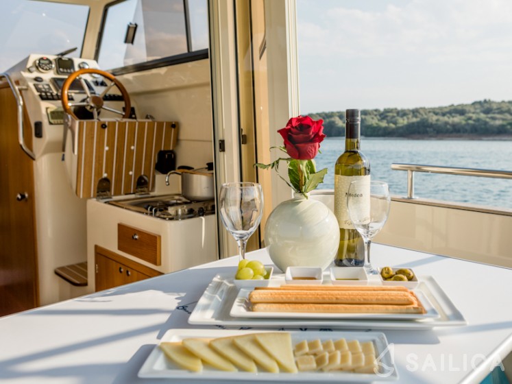 Leidi 660 - Yacht Charter Sailica