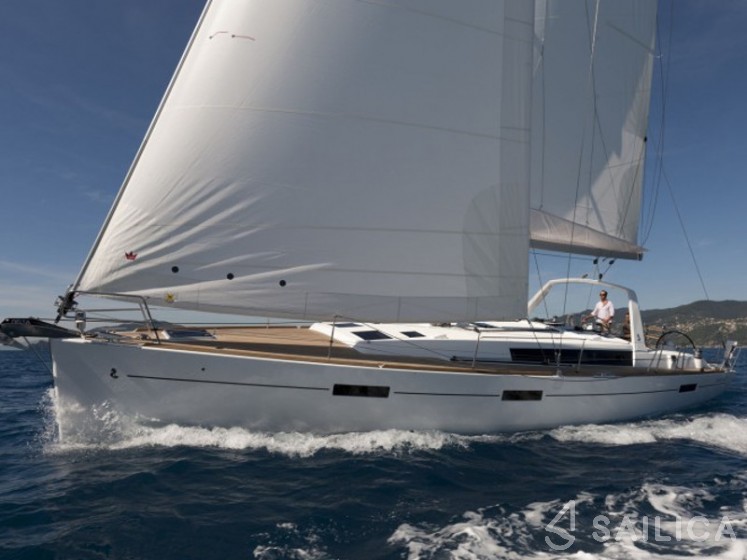 Oceanis 45 - Yacht Charter Sailica