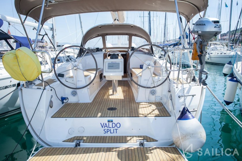 Bavaria Cruiser 34 - Yacht Charter Sailica