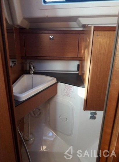 Bavaria Cruiser 34 - Yacht Charter Sailica