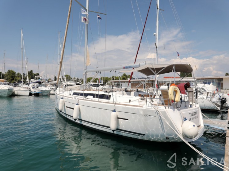Dufour 450 Grand Large - Yacht Charter Sailica