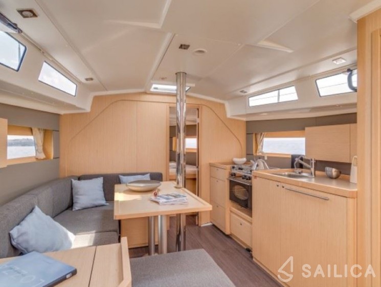 Oceanis 38.1 - Yacht Charter Sailica