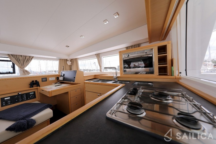 Lagoon 400 S2 - Yacht Charter Sailica
