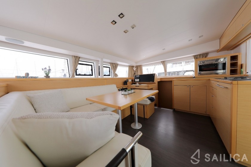Lagoon 400 S2 - Yacht Charter Sailica