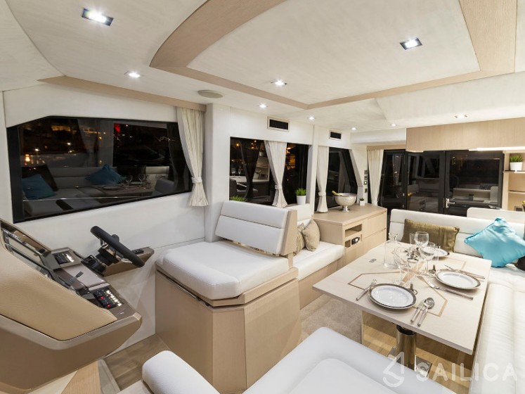 Galeon 460 Fly - Yacht Charter Sailica