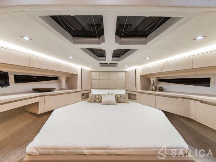 Galeon 460 Fly - Yacht Charter Sailica