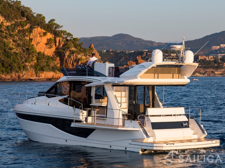 Galeon 460 Fly - Yacht Charter Sailica