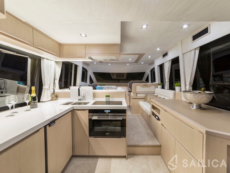 Galeon 460 Fly - Yacht Charter Sailica