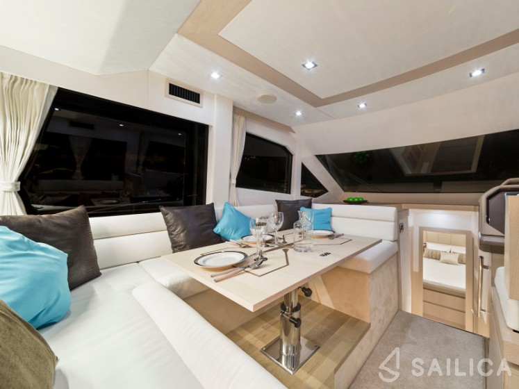 Galeon 460 Fly - Yacht Charter Sailica