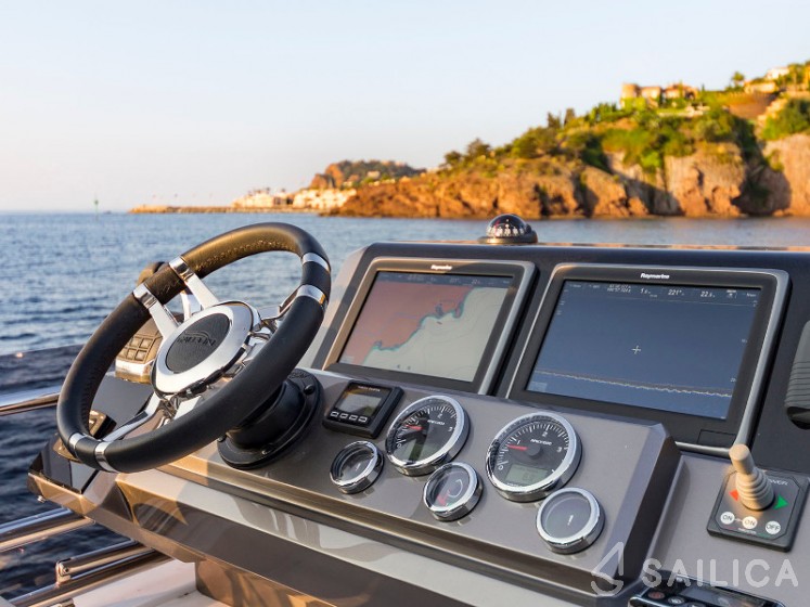 Galeon 460 Fly - Yacht Charter Sailica