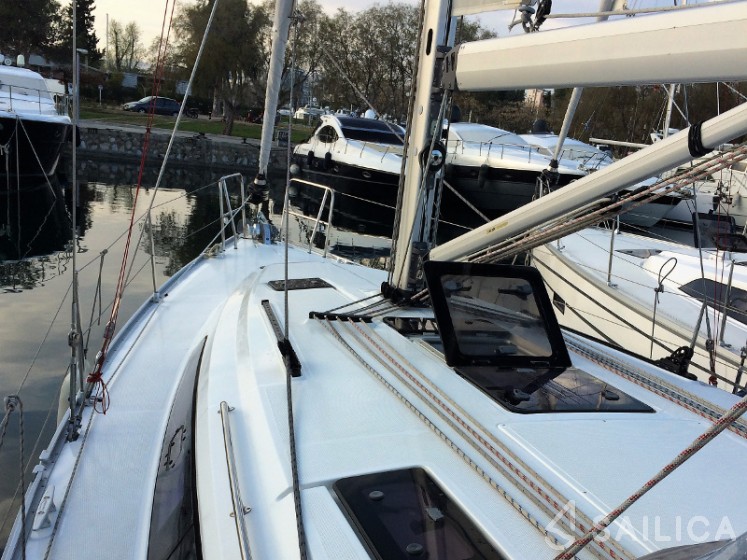 Bavaria Cruiser 41 - Yacht Charter Sailica