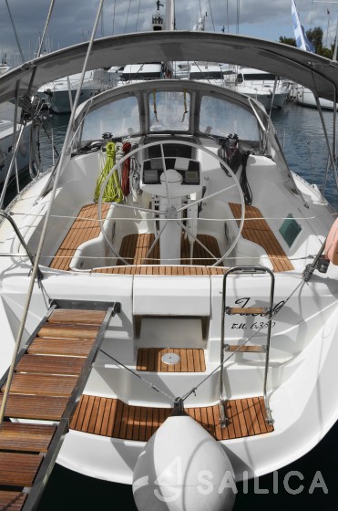 Sun Odyssey 37.1 - Yacht Charter Sailica