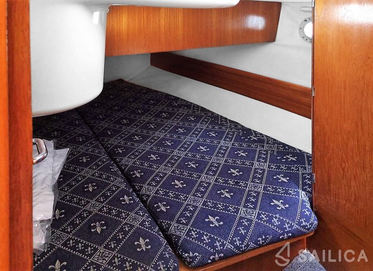 Sun Odyssey 37.1 - Yacht Charter Sailica