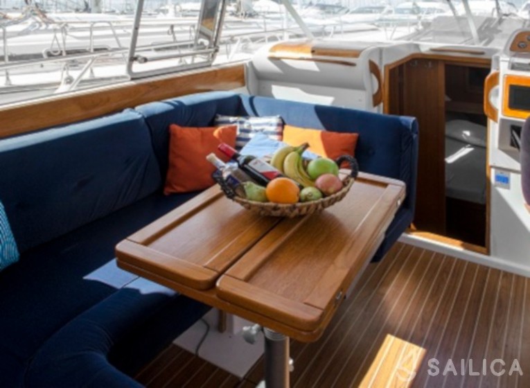 Nimbus 320 Coupe - Yacht Charter Sailica