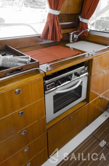Nimbus 320 Coupe - Yacht Charter Sailica