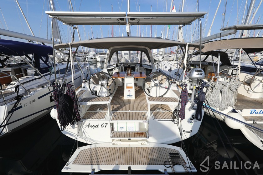 Oceanis 38.1 - Yacht Charter Sailica