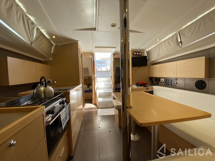 Oceanis 38 - Yacht Charter Sailica