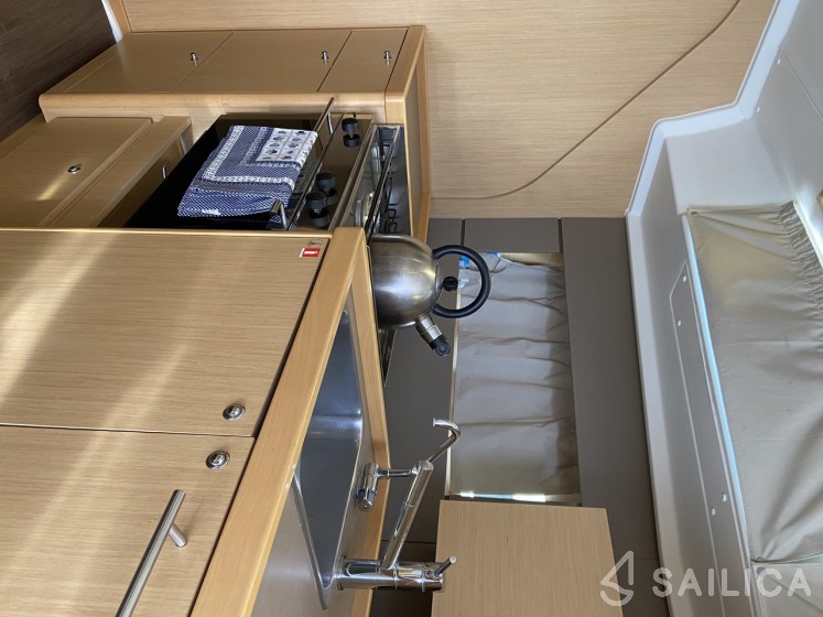 Oceanis 38 - Yacht Charter Sailica