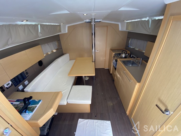 Oceanis 38 - Yacht Charter Sailica