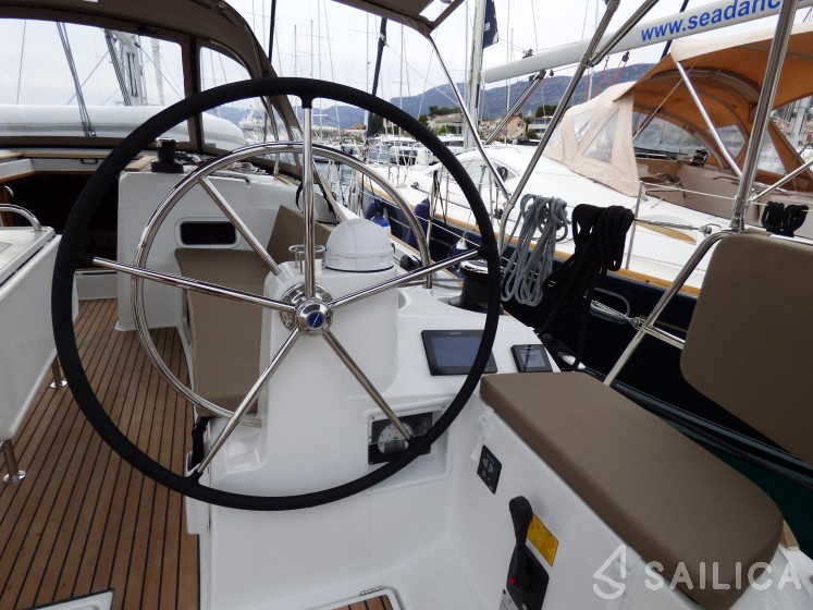 Sun Odyssey 519 - Yacht Charter Sailica