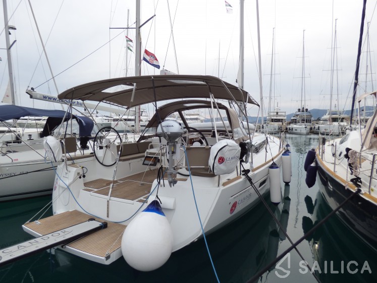 Sun Odyssey 519 - Yacht Charter Sailica