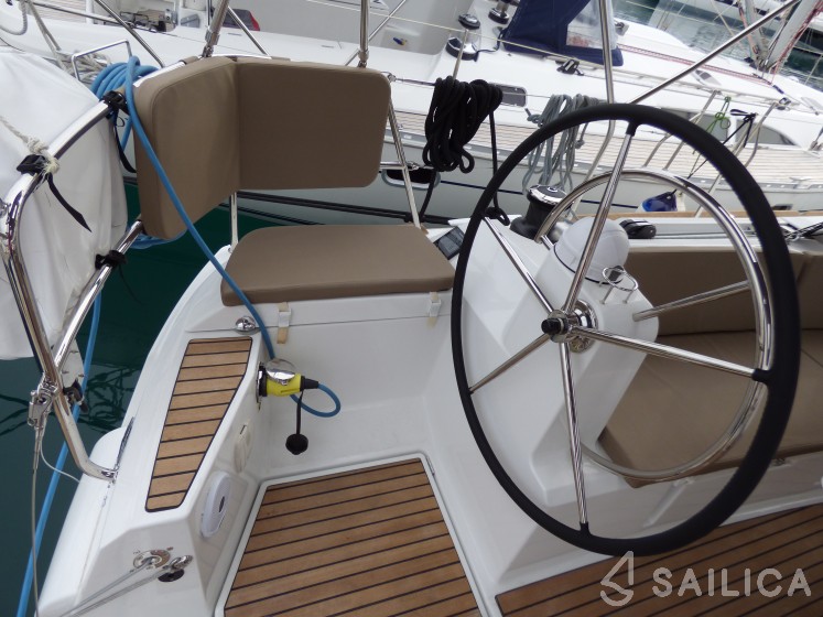 Sun Odyssey 519 - Yacht Charter Sailica