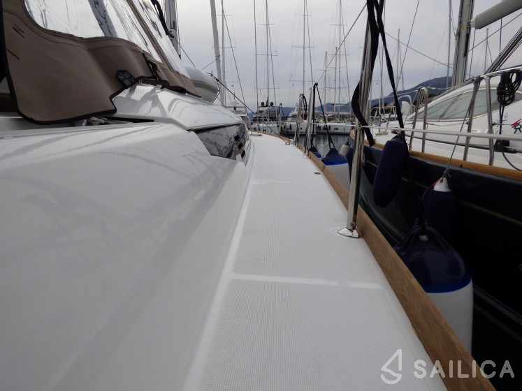 Sun Odyssey 519 - Yacht Charter Sailica