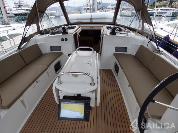Sun Odyssey 519 - Yacht Charter Sailica