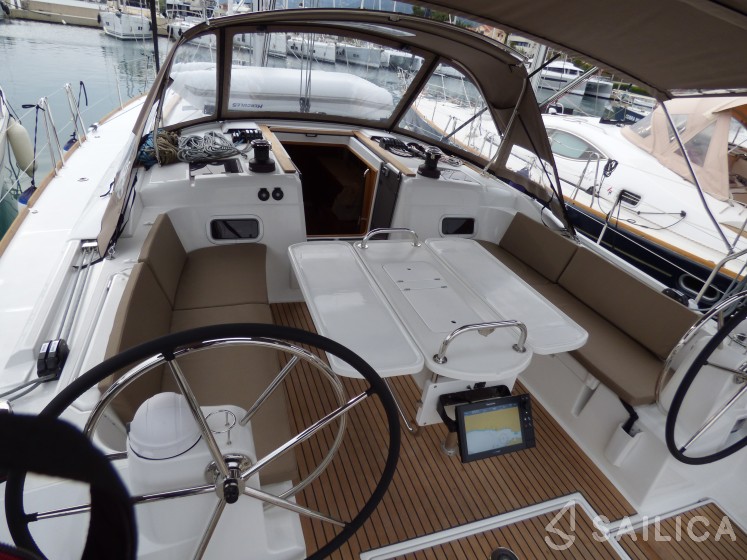 Sun Odyssey 519 - Yacht Charter Sailica