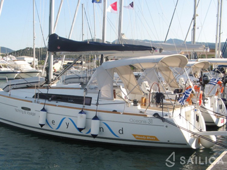 Oceanis 31 - Yacht Charter Sailica