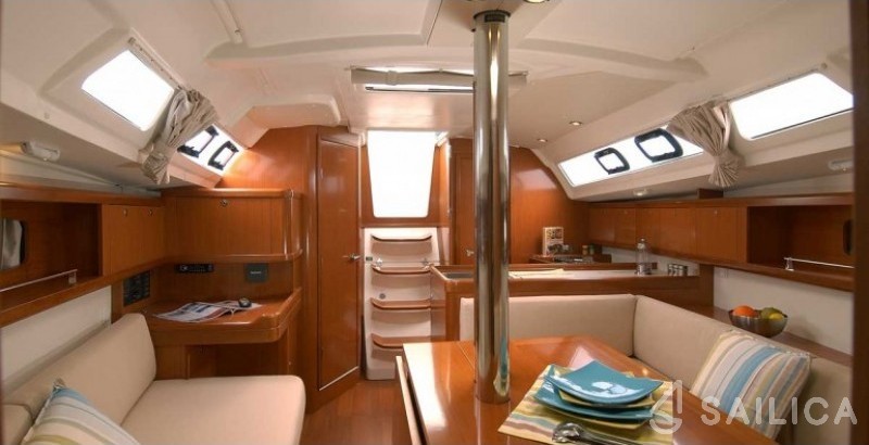Oceanis 34 - Yacht Charter Sailica