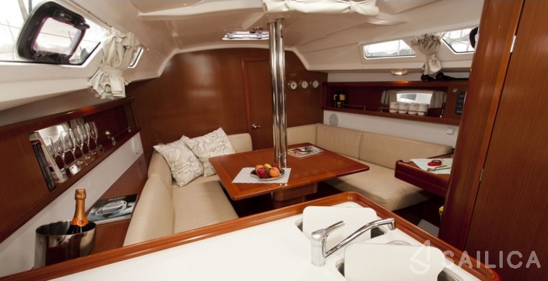Oceanis 34 - Yacht Charter Sailica