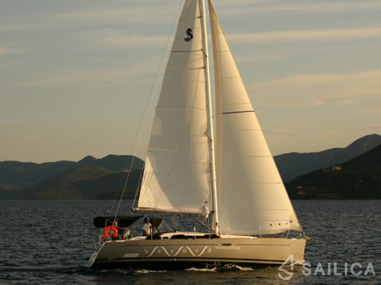 Oceanis 37 - Yacht Charter Sailica