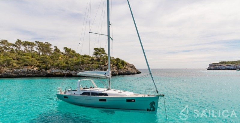Oceanis 41.1 - Yacht Charter Sailica