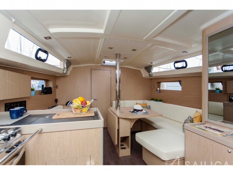 Oceanis 41.1 - Yacht Charter Sailica