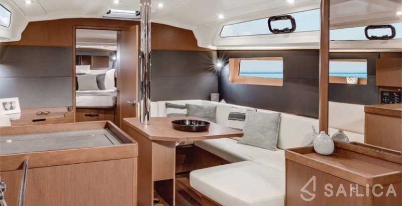 Oceanis 41.1 - Yacht Charter Sailica