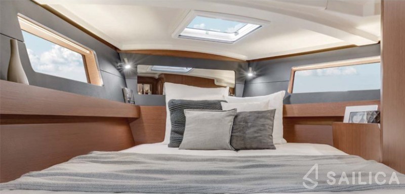 Oceanis 41.1 - Yacht Charter Sailica