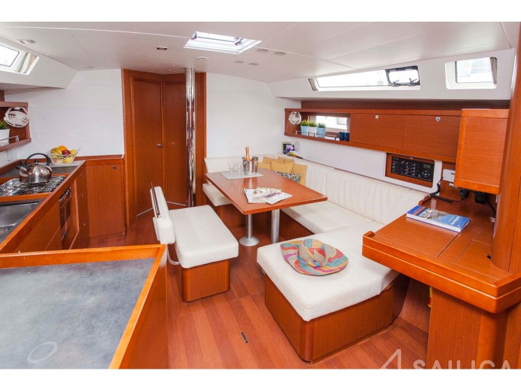 Oceanis 45 - Yacht Charter Sailica