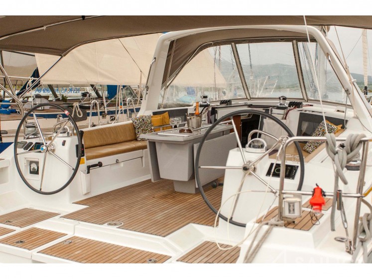 Oceanis 45 - Yacht Charter Sailica