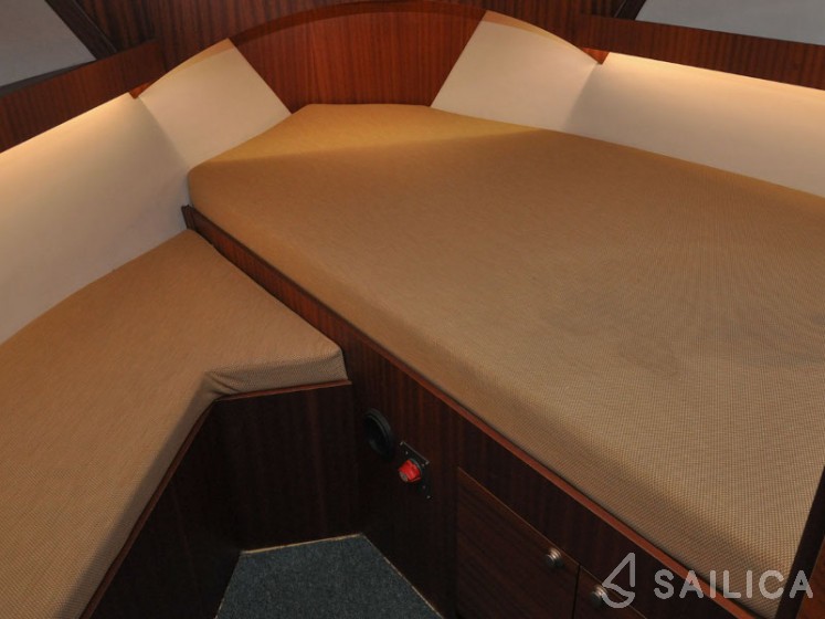 Nautika 1000 - Yacht Charter Sailica